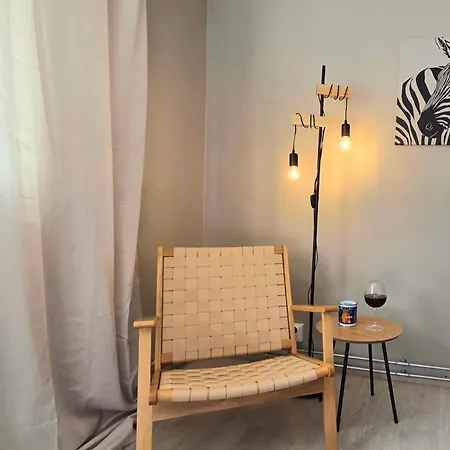 Unique Luxury For Seven, Own Parking Space And Grill 라티