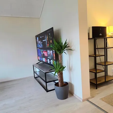 Unique Luxury For Seven, Own Parking Space And Grill 라티